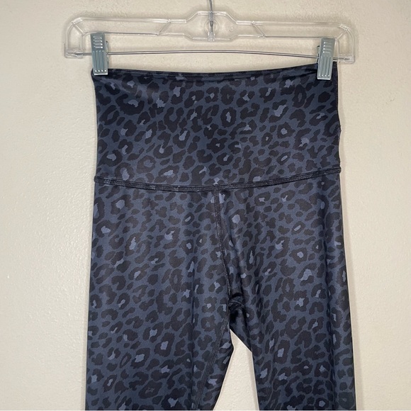 Beyond Yoga Leggings Size Small Black Gray Leopard Print - Picture 4 of 5